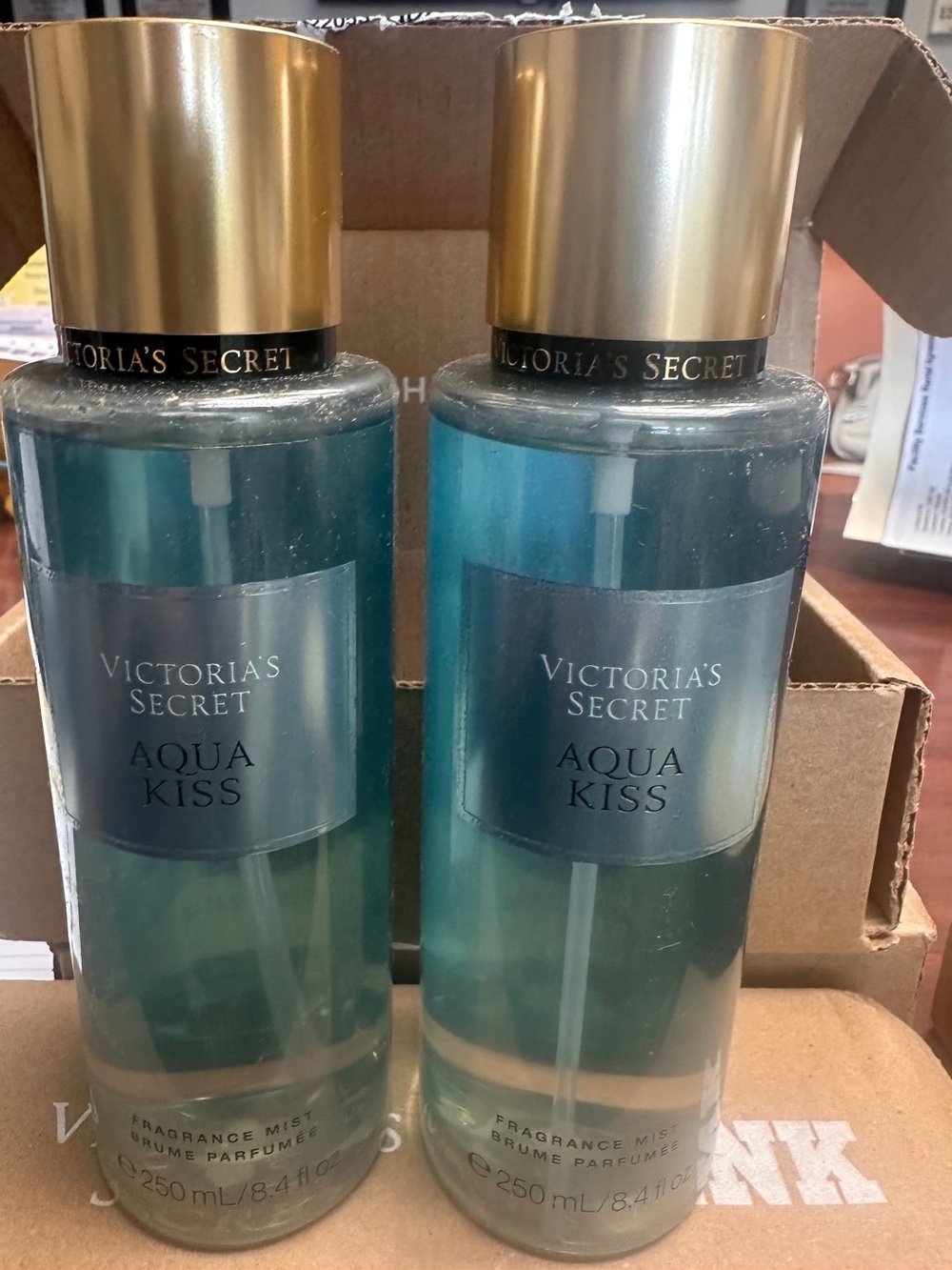 Victoria's Secret Aqua Kiss Fragrance Mist - Teal with Gold Cap
